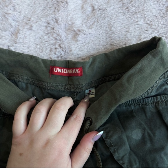 Union Bay Y2K Camo Green Cargo Utility Shorts - Picture 4 of 5